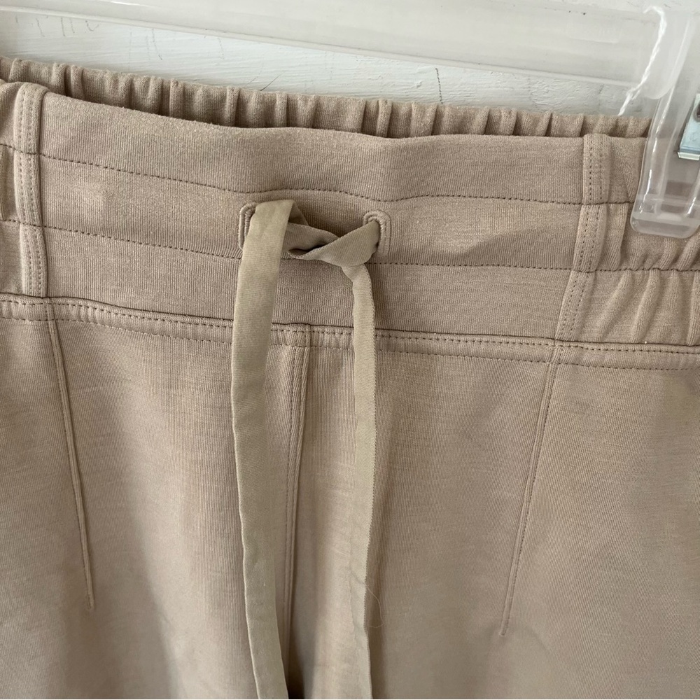 Lululemon Athletica Women's 4 Athletic Shorts. - Picture 2 of 7